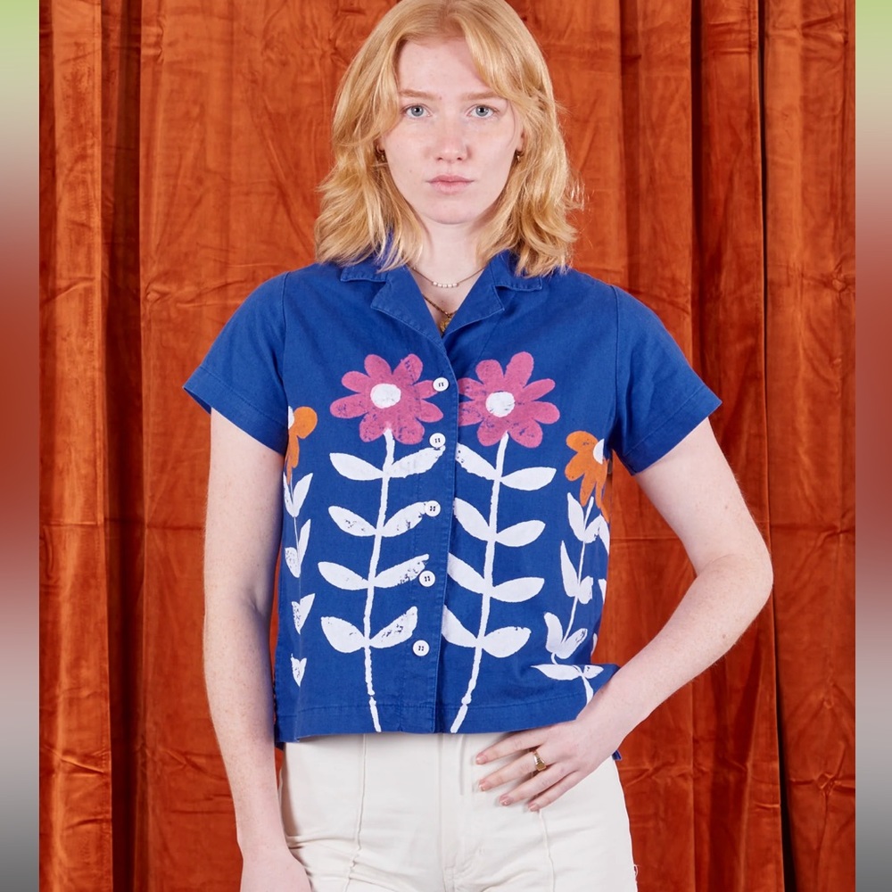 BIG DAISY PAINTSTAMP BUTTON-UP - BLUE!!